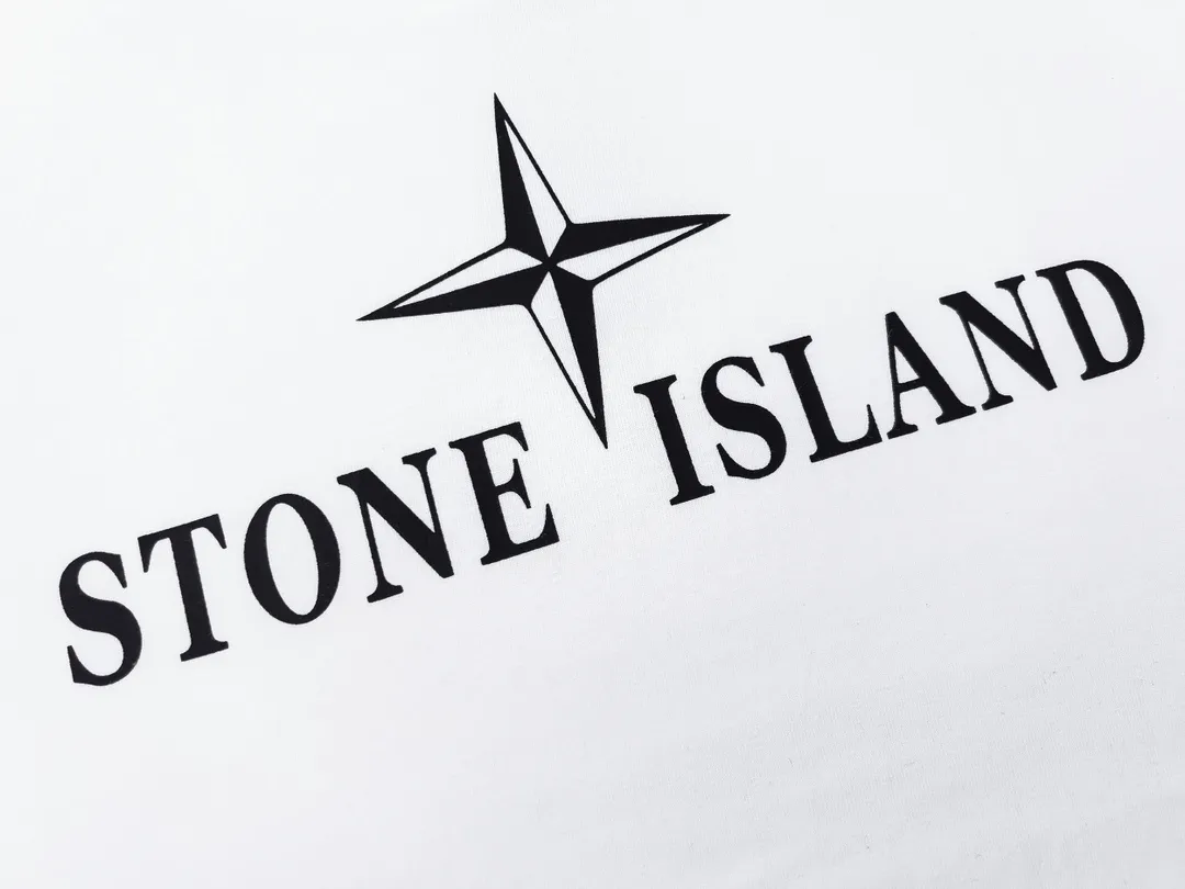 W622#P110 [Stone lsland/Stone Island summer new short-sleeved T-shirt with small compass print on the chest] ⚠️[Original creation with high control of details] - Made of 260 grams of combed cotton with 32-count double yarn, soft and comfortable to the touch, sweat-absorbent and breathable. - Simple, basic and versatile style, original quality, the first choice for couples. - Made in a large factory, four needles and five threads on the shoulder, neat alignment, high quality workmanship. - Same style for men and women, very versatile One piece by hand, the details are clearly visible. Color: Black White Size: M L
